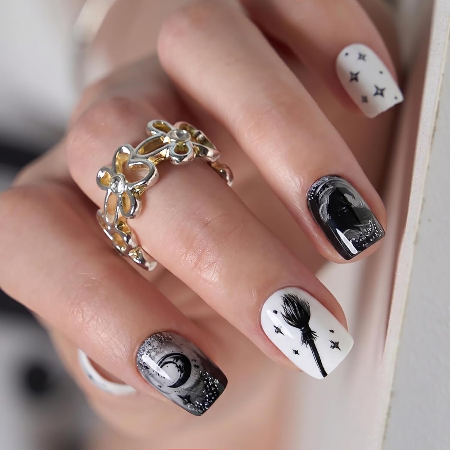 Unghie finte adesive per Hallo - Spider Web Halloween Decoration recensione e prezzo